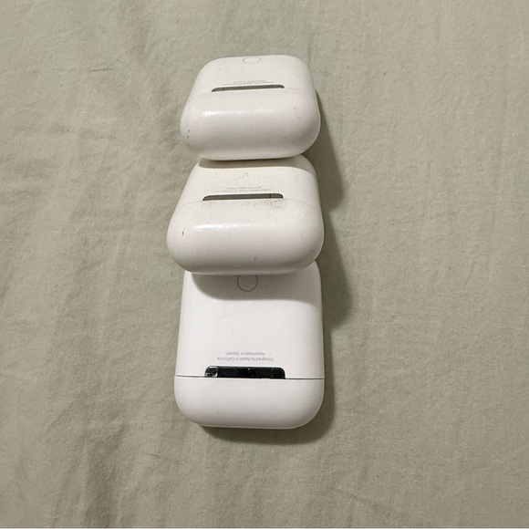 3- GENUINE Apple Airpods OEM Charging Case 1st Generation - Picture 6 of 6